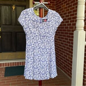 All That Jazz Dress Blue Gray Background with White Flowers Size 9/10